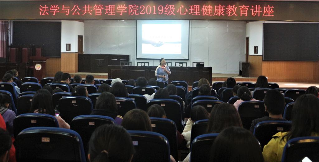 (图为讲座现场 李佼摄)